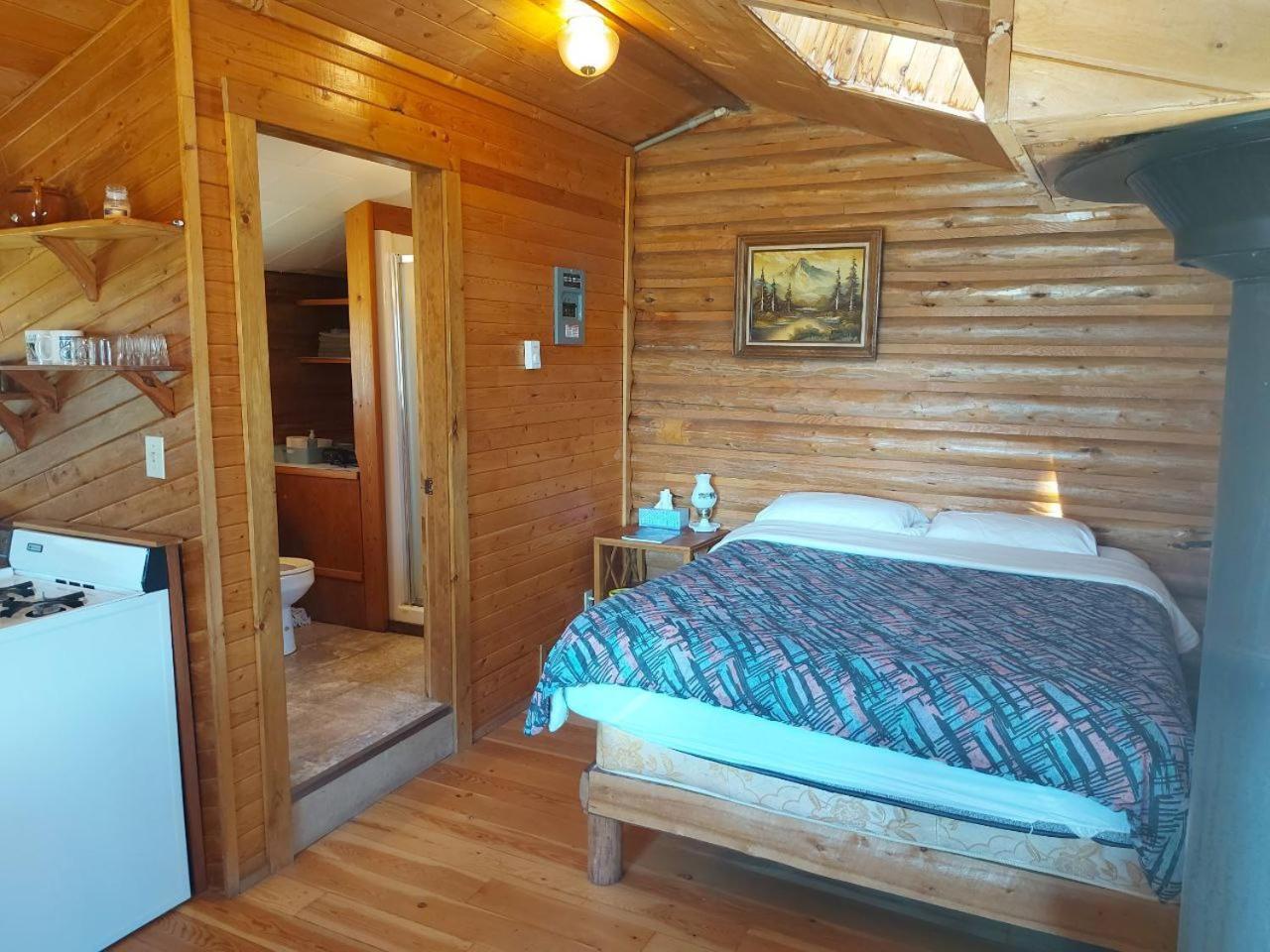 Escott Bay Resort Anahim Lake Exterior photo