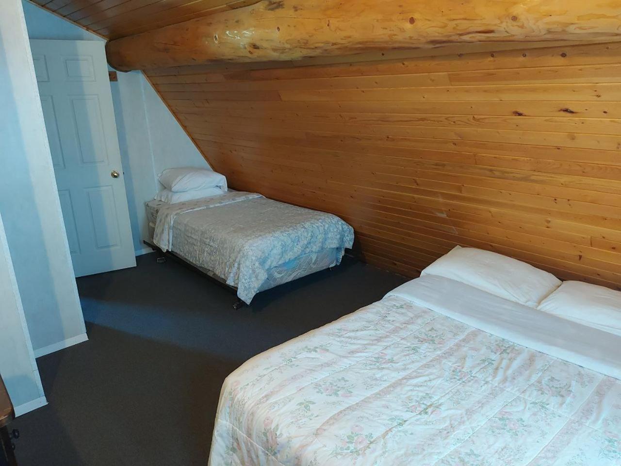 Escott Bay Resort Anahim Lake Exterior photo