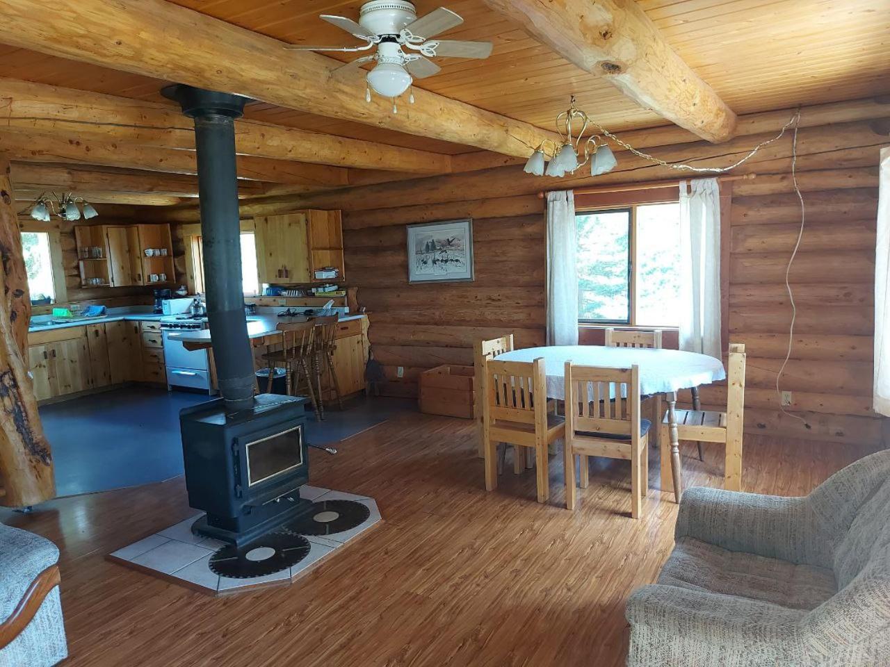 Escott Bay Resort Anahim Lake Room photo